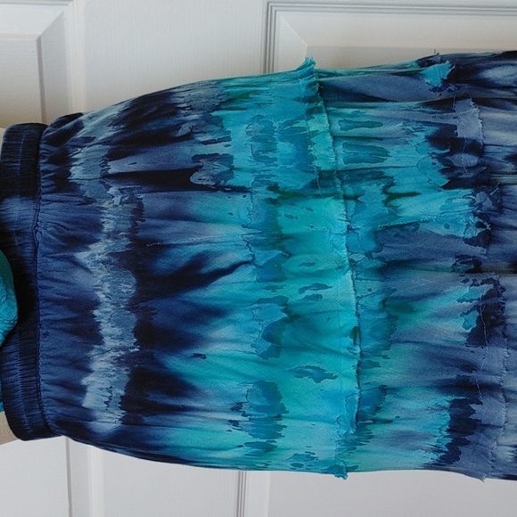 💙 Creative Looks Skirt/ Free Scarf! - Picture 3 of 12